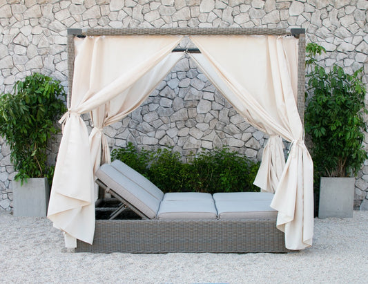 Tumbona con dosel para exteriores Renava Marin con cortina