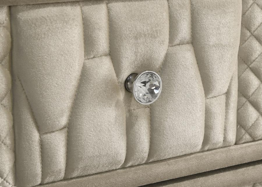 Lorient 222665 Ivory & Camel Chest