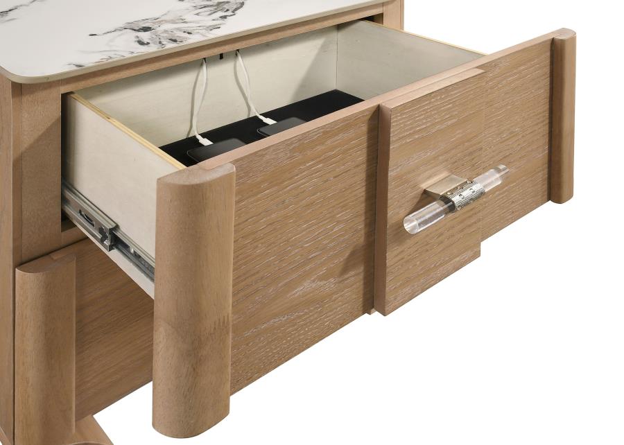 Leanne King 4 Pc Light Oak Bedroom Set