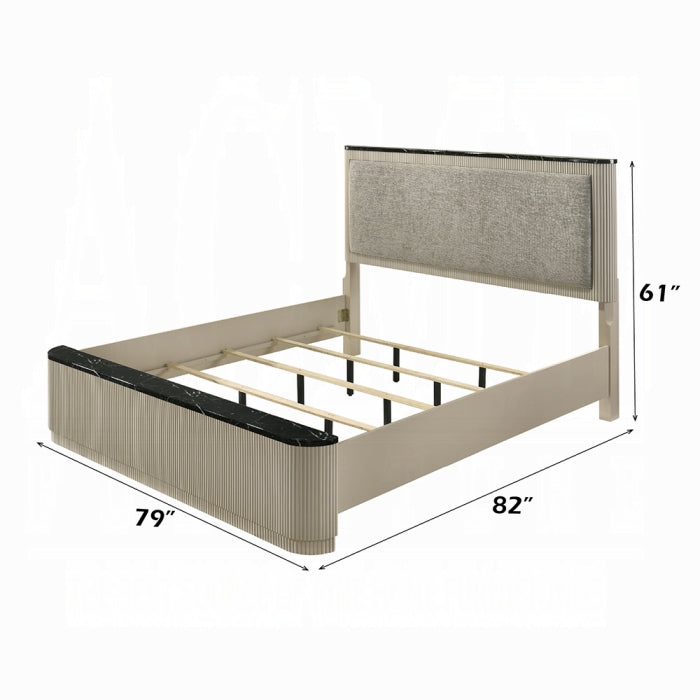 Travonte Eastern King Bed BD04881EK