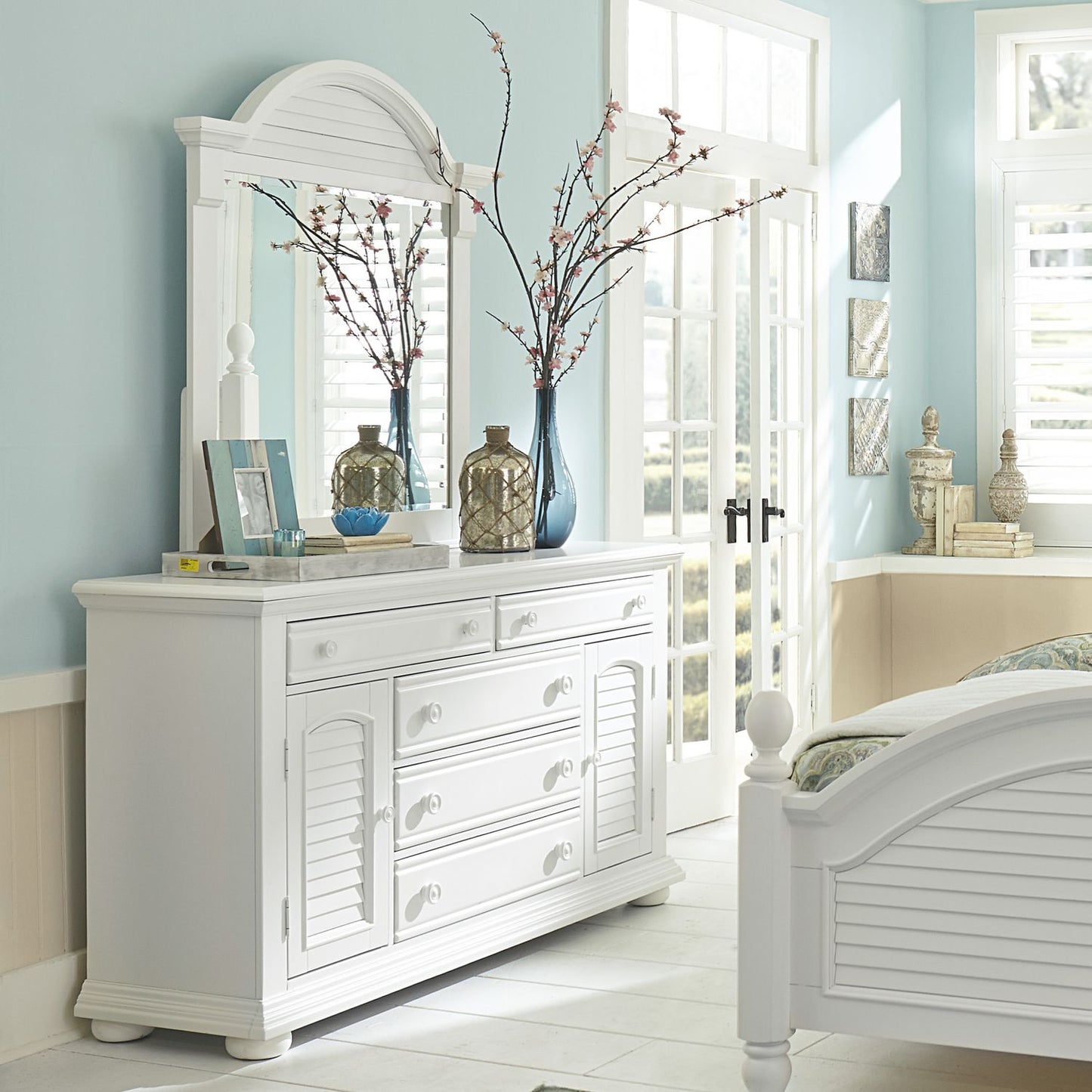 Summer House Oyster White Bedroom Collection