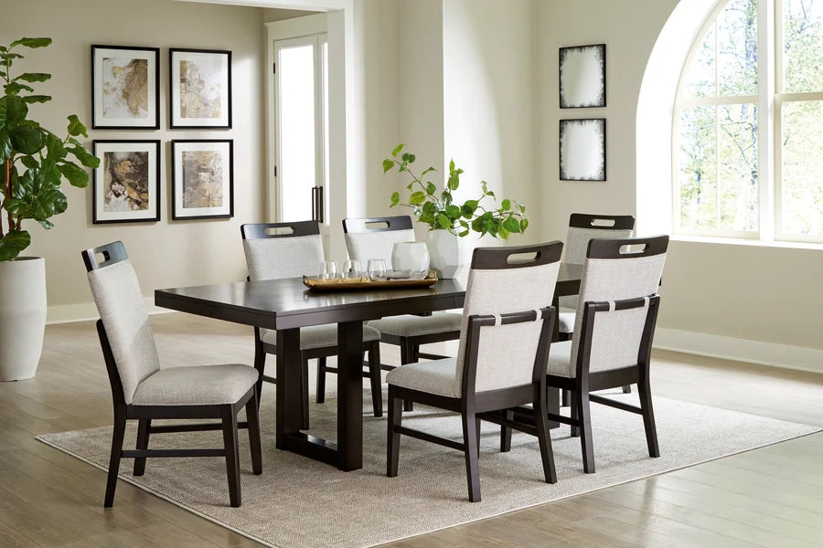 Neymorton Extendable Dining Room Set