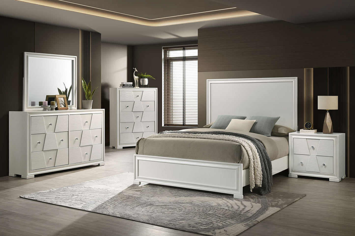 Holsted White 4 Pc Bedroom Collection