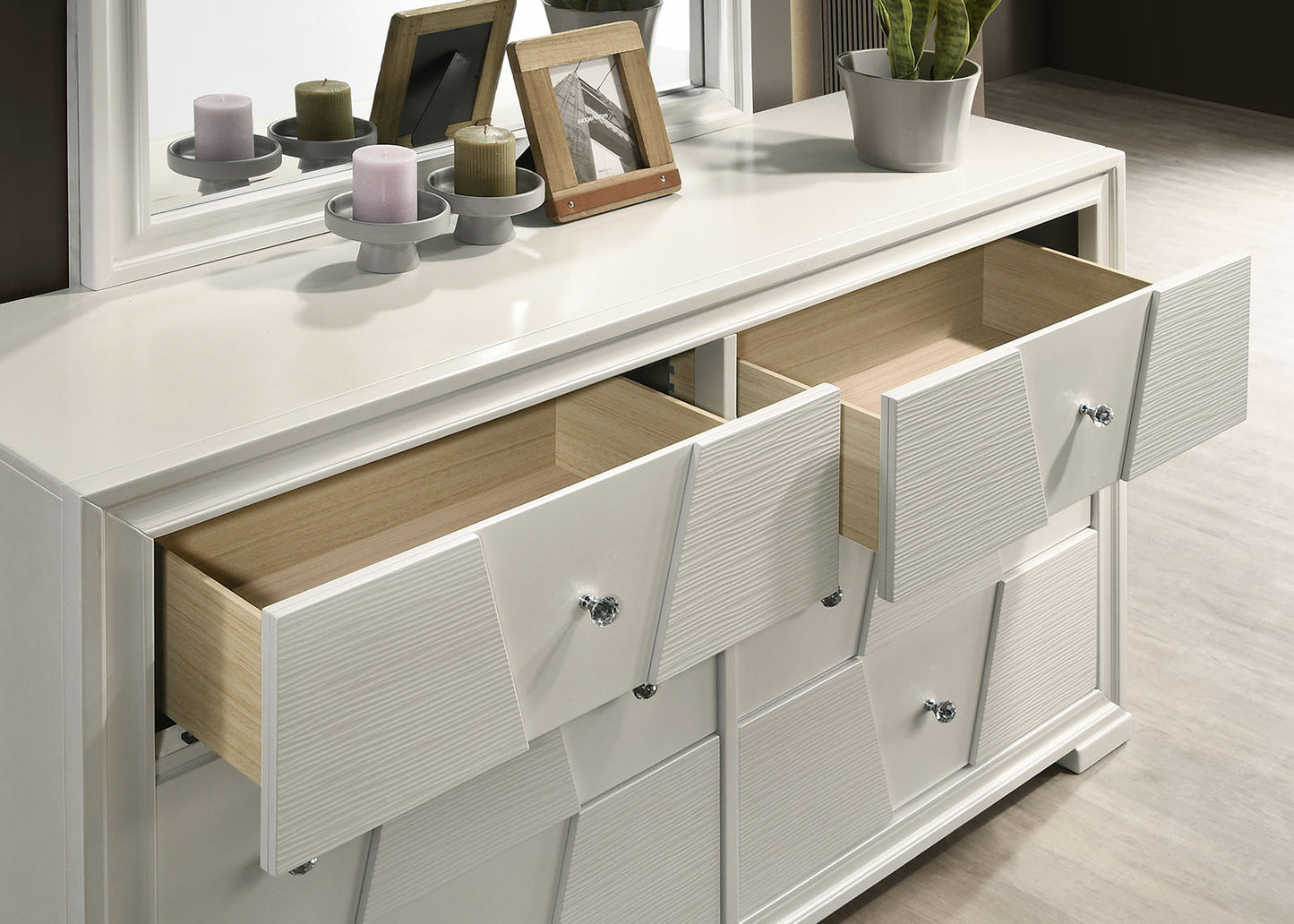 Holsted White 4 Pc Bedroom Collection