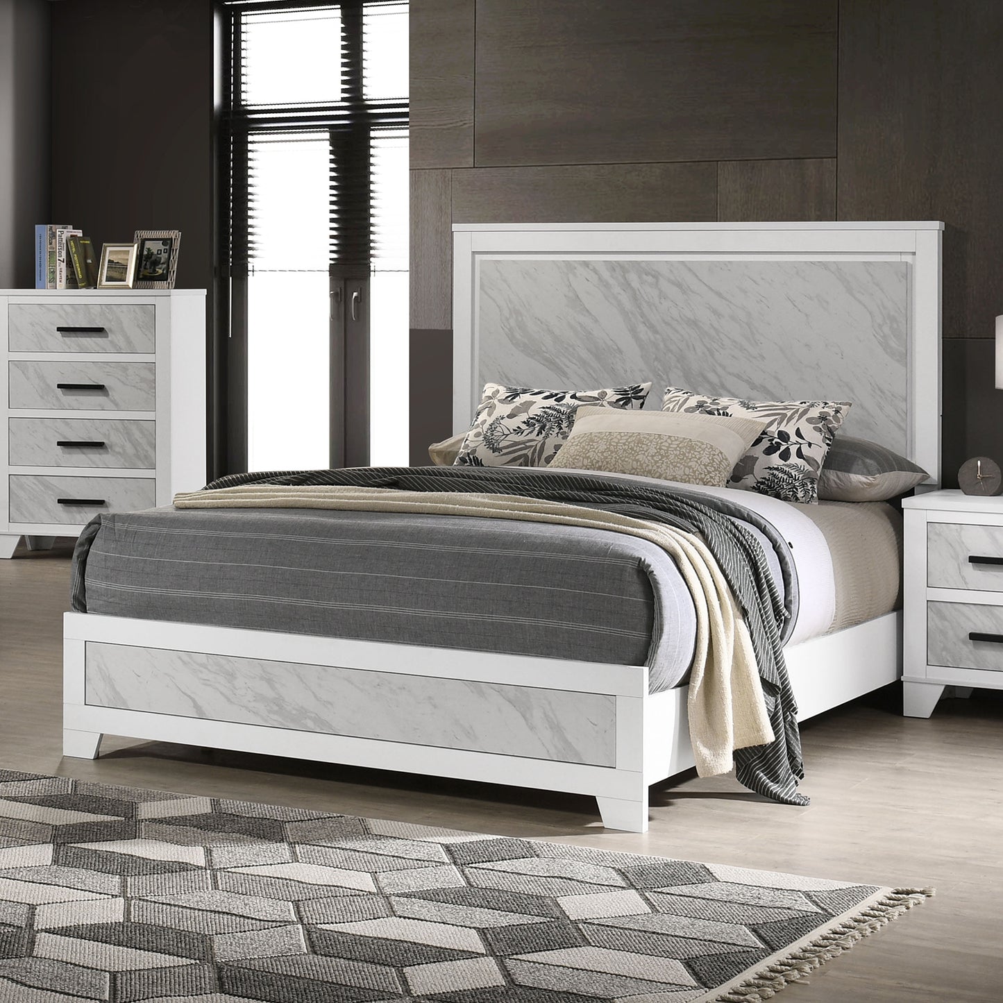 Darlene White 4 Pc King Bedroom Set