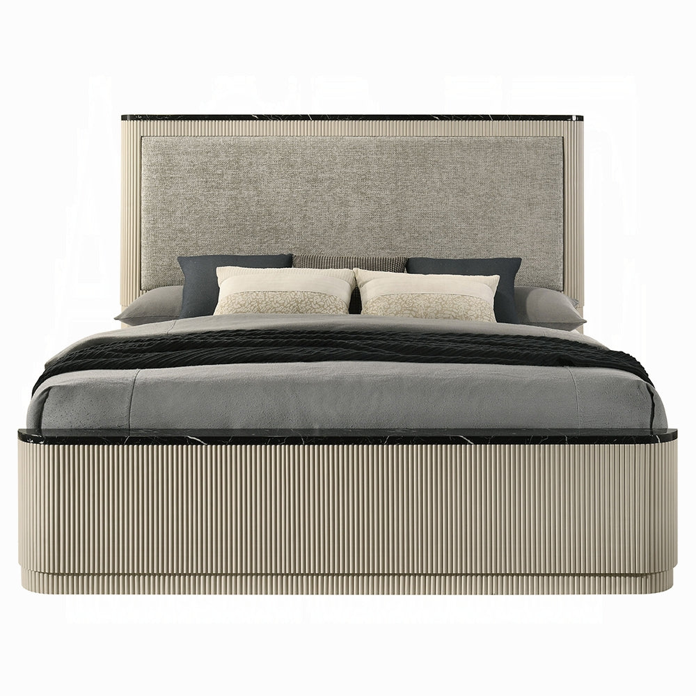 Travonte Eastern King Bed BD04881EK