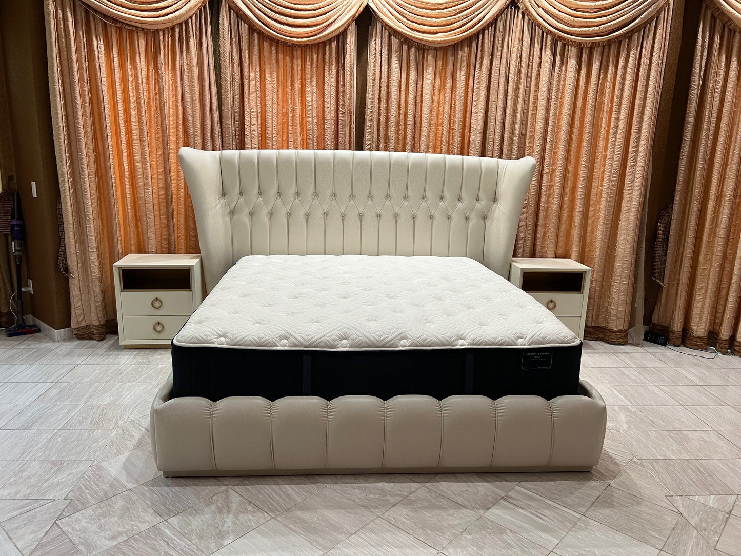 Franco Spain 5 Pc Velvet Bedroom Set - King