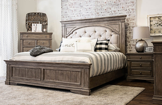 Colección de dormitorio clásico con acabado de madera flotante de Highland Park