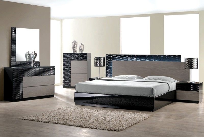 Romania 4 Pc Bedroom Set - King Bed