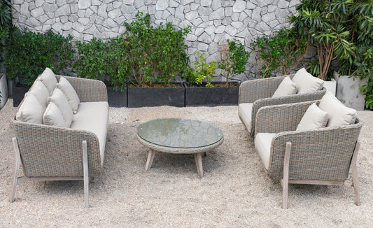 Conjunto de sofás de mimbre beige para exterior Renava Carillo