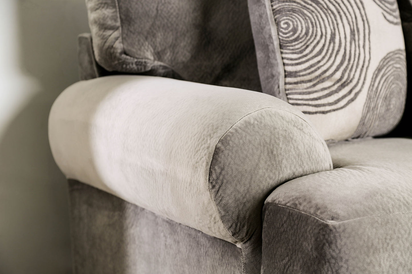 Bonaventura Gray Sectional SM5143GY - Inland Empire